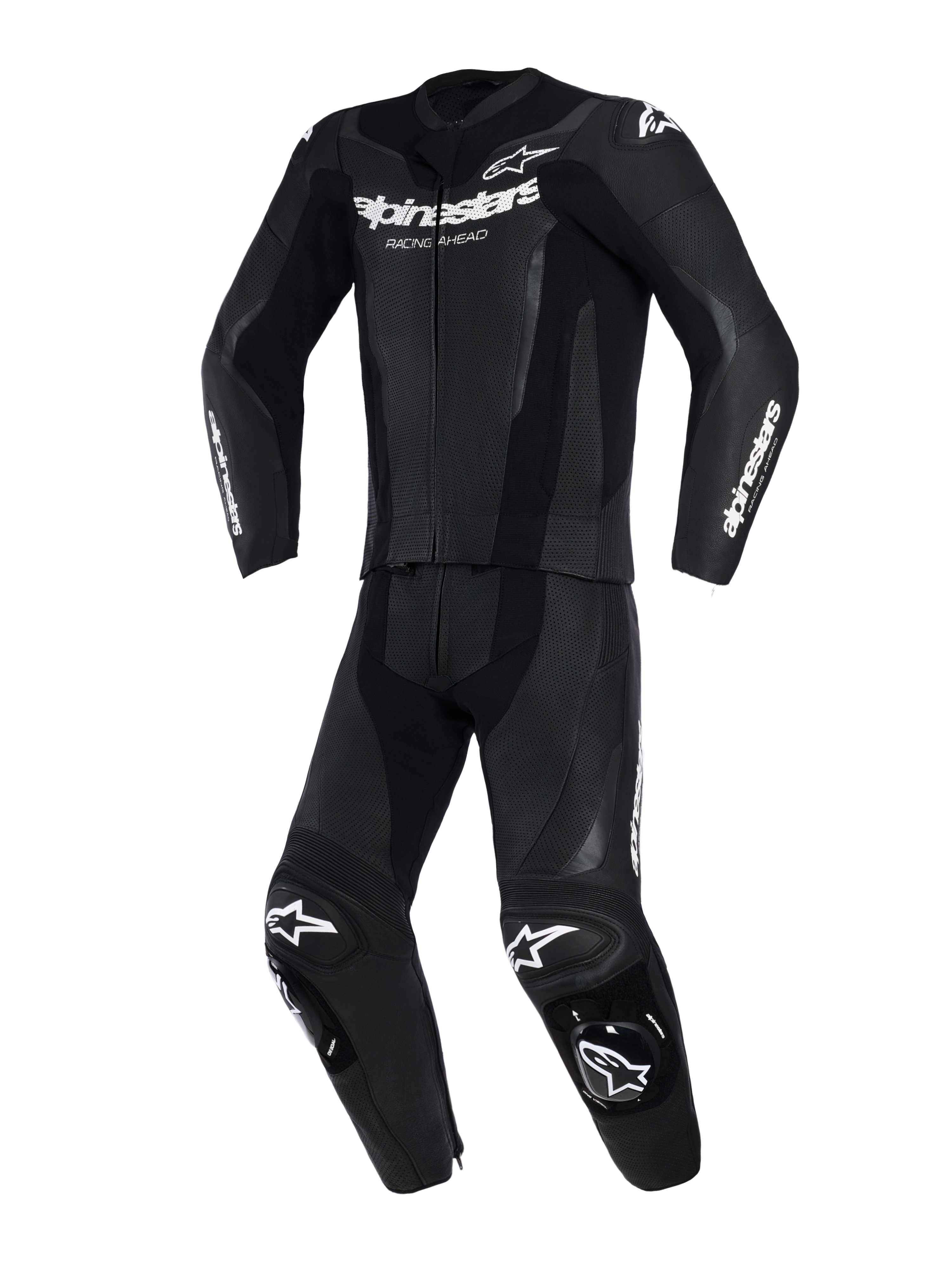 Traje de cuero de 2 piezas Alpinestars GP Force V2, negro, vista frontal, paneles de cuero perforado, logotipos de Alpinestars en blanco en el pecho y las mangas, deslizadores de rodilla integrados, equipamiento de alto rendimiento para pista y conducción deportiva