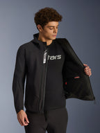 Chaqueta Alpinestars Aeroshell Impermeable para hombre, negra, softshell urbana abierta mostrando el bolsillo interior.
