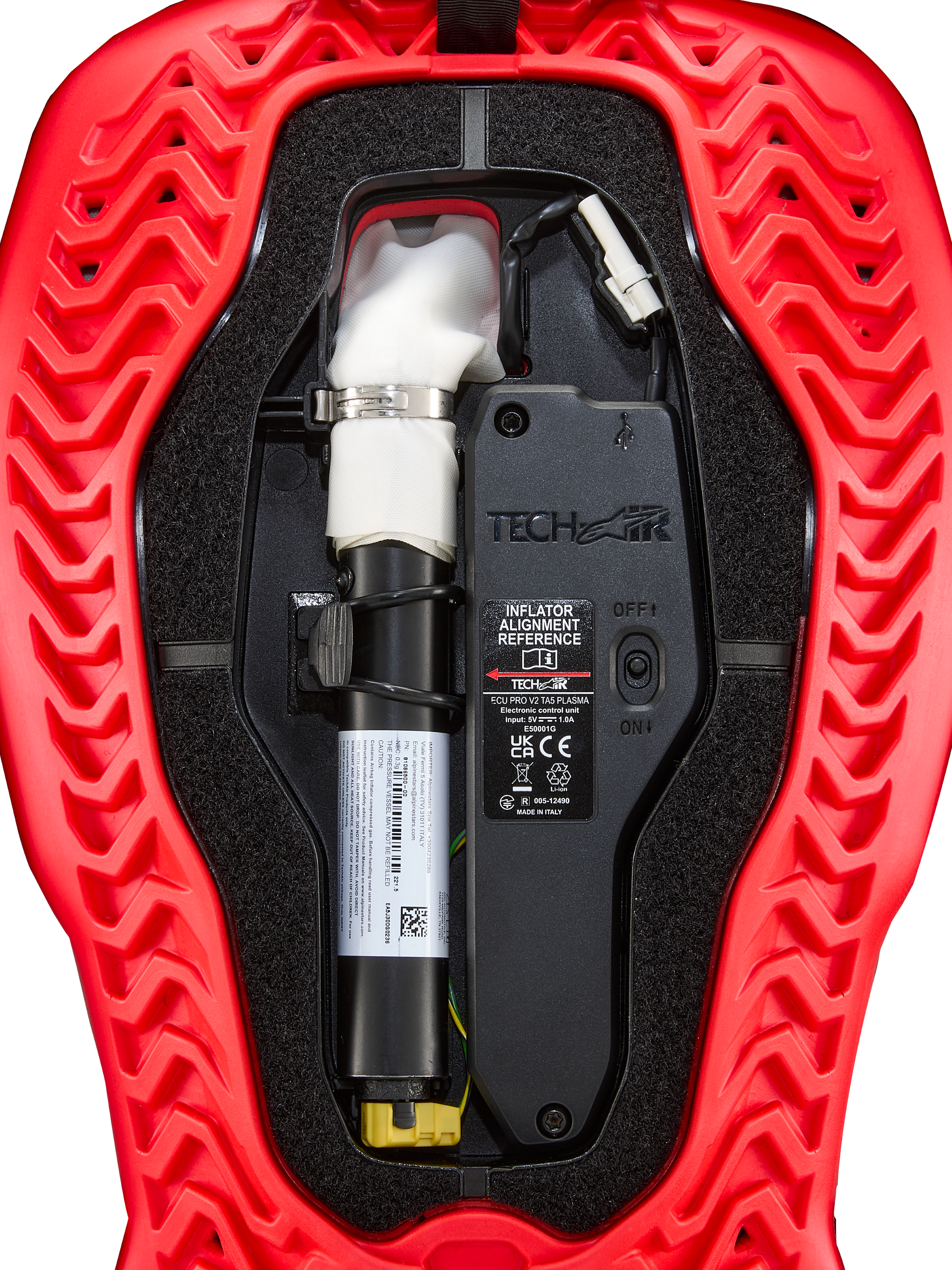 Alpinestars Tech-Air 5 Plasma, cartucho de reemplazo para airbag, unidad ECU negra e inflador blanco en una carcasa roja con diseño nervado, sistema de protección para motociclismo