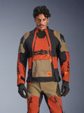 Alpinestars Chaqueta Halo Pro Drystar XF Laminada, chaqueta de moto adventure para hombre en marrón óxido, negro y tostado, vista frontal en modelo