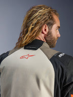 Alpinestars Andes V4 Drystar® Jacket, Walnut Mastic Black colorway, close-up view of the upper back and collar, featuring a red star logo on the mastic panel, walnut and black textile construction, adventure motorcycle touring gear