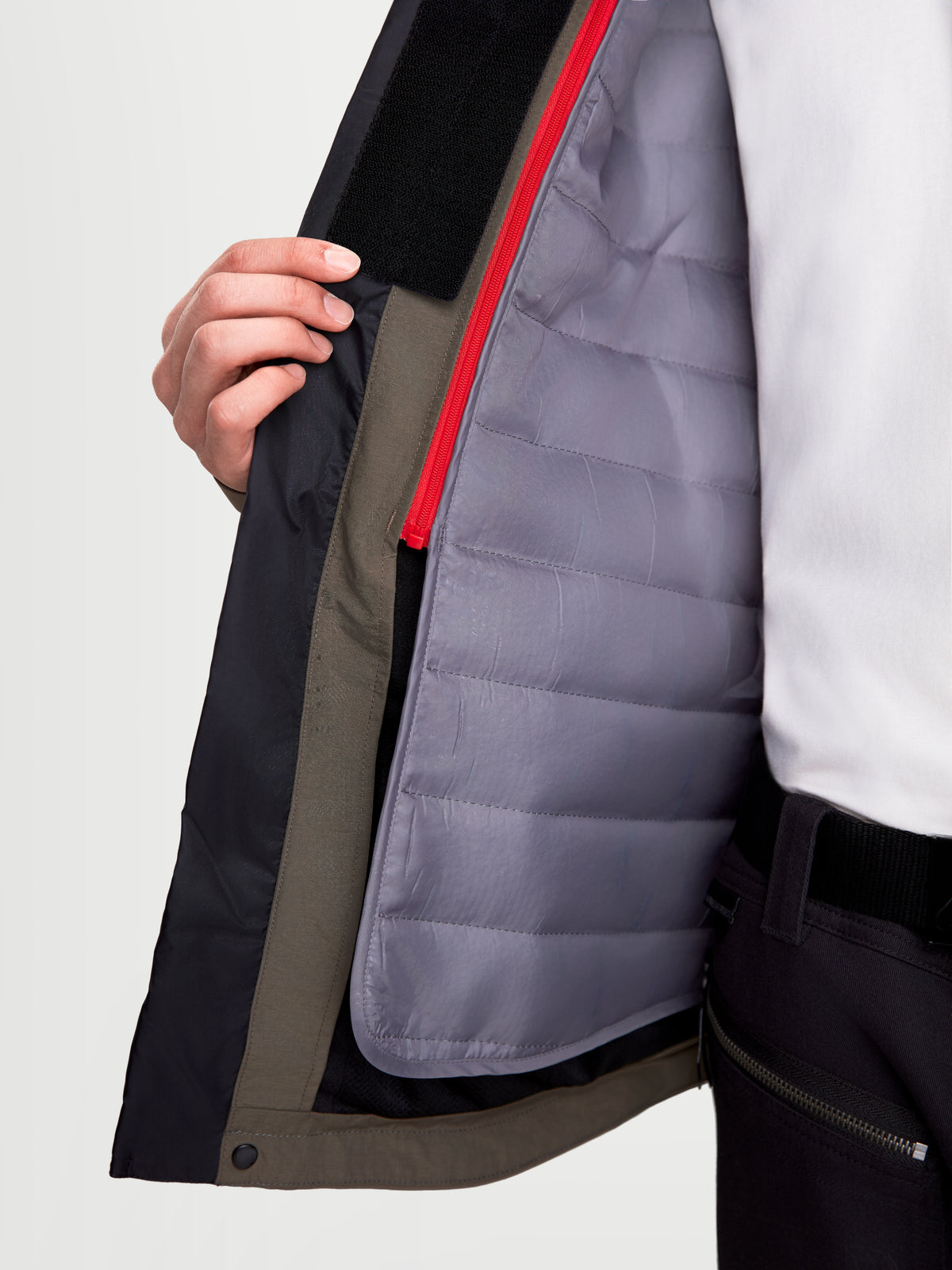 Alpinestars Altan Drystar Jacket, men's urban contemporary motorcycle textile jacket in walnut and black, close-up view showing the detachable 100 g thermal vest and waterproof construction