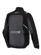 Chaqueta Alpinestars Cusco Drystar®, chaqueta de moto Adventure Touring, negra y gris oscuro, vista posterior que muestra un gran panel trasero gris, detalles azules, logotipos de Alpinestars en la parte superior e inferior de la espalda y construcción de tejido ripstop duradero