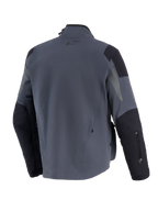 Alpinestars Maxdura Drystar®XF Laminated Armored Shell, chaqueta técnica de aventura para motocicleta, gris oscuro y negro, vista trasera con paneles reforzados en hombros y codos, pequeño logo A-star en la parte superior de la espalda y marca vertical en la manga.