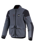 Alpinestars Maxdura Drystar®XF Laminated Armored Shell, chaqueta de motocicleta, gris oscuro y negro, vista frontal con grandes bolsillos de carga, detalles de cremallera en rojo, logotipo 'ALL TERRA' en el pecho y correas ajustables en las mangas, equipamiento técnico para adventure touring