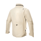 Chaqueta impermeable Alpinestars MO.ST.EQ Field Primaloft, chaqueta de moto, Sand Military, vista posterior con cuello alto y capucha plegable, ajustadores de volumen en las mangas y confección ligera en tejido ripstop con un estilo de chaqueta de campo contemporáneo