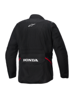 Chaqueta Alpinestars Honda ST-1 Waterproof, vista posterior, textil negro, con el logotipo de la estrella de Alpinestars en blanco en la parte superior de la espalda y la marca Honda en el bolsillo de carga trasero, detalles rojos en los laterales, chaqueta de turismo para moto resistente