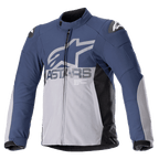 Alpinestars SMX Waterproof Jacket, chaqueta de moto, azul marino y gris oscuro con paneles laterales negros, logotipo grande ASTARS en gris sobre el pecho, logos de estrella blanca en los hombros, cuello alto, puños ajustables con velcro, protección de armadura acolchada y cremallera frontal completa
