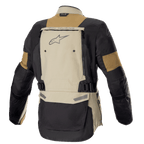Chaqueta Alpinestars Bogotá Pro Drystar®, chaqueta de aventura para motocicleta, verde oliva militar Vetiver y negro, vista posterior que muestra un gran panel de ventilación en la espalda con la marca 'TECH TOURING' y el logotipo de Alpinestars, correas de cintura ajustables y construcción textil duradera para touring en todas las estaciones.