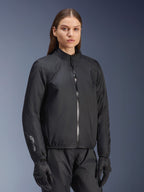 Chaqueta Alpinestars Stella Andes Air Drystar®, chaqueta de moto para mujer, negra, con la capa de membrana impermeable desmontable con cremallera frontal completa y logotipo Drystar en la manga, usada con pantalones y guantes de moto negros a juego