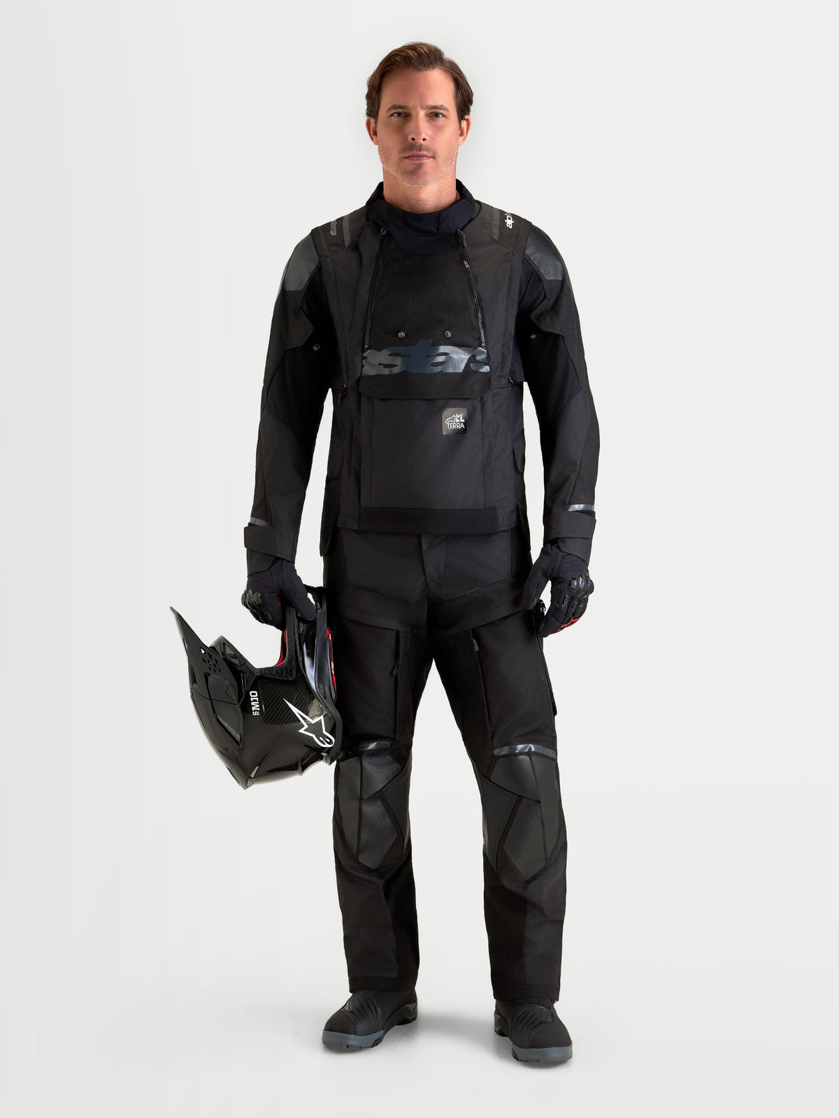 Harok V2 Drystar Pantalones, pantalones de moto negros para aventura con construcción de ripstop textil, diseño impermeable y protección CE, modelo de pie con equipamiento completo
