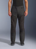 Pantalones Alpinestars Cusco Drystar®, pantalones de moto de aventura, negros, vista frontal, con ventilación con cremallera en los muslos y cintura ajustable, construcción duradera en tejido ripstop y 600D, usados con botas negras
