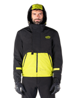Parka impermeable Alpinestars Mootant, chaqueta de moto en color Lime Punch Black, vista frontal, diseño modular 3 en 1 con parte superior negra y sección inferior en verde lima brillante, con capucha con cordón y logotipo en el pecho, combinada con pantalones negros y guantes de moto