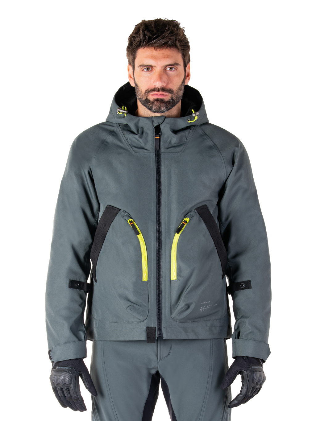 Alpinestars Morush Waterproof Parka, chaqueta de moto en gris urbano, cremalleras amarillas vibrantes y detalles en negro, diseño con capucha y grandes bolsillos frontales, estilo técnico inspirado en el streetwear