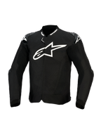 Chaqueta Alpinestars T-GP Air, chaqueta textil de motociclismo en color negro, con un gran logotipo blanco en el pecho, paneles de ventilación perforados con láser y deslizadores externos en los hombros, vista frontal