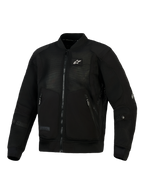 Chaqueta Alpinestars Flight Air en negro, chaqueta de moto de estilo bomber urbano con paneles de malla 3D de alta ventilación, refuerzos de tejido de poliéster sólido, pequeño logotipo blanco en el pecho y cuello y puños acanalados elásticos.