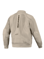 Chaqueta Alpinestars Flight Air en color Aluminum, vista posterior, con amplios paneles de malla 3D para ventilación, logotipo vertical de Alpinestars en la espalda, puños y dobladillo acanalados, y una silueta moderna de estilo bomber para conducción urbana en motocicleta.