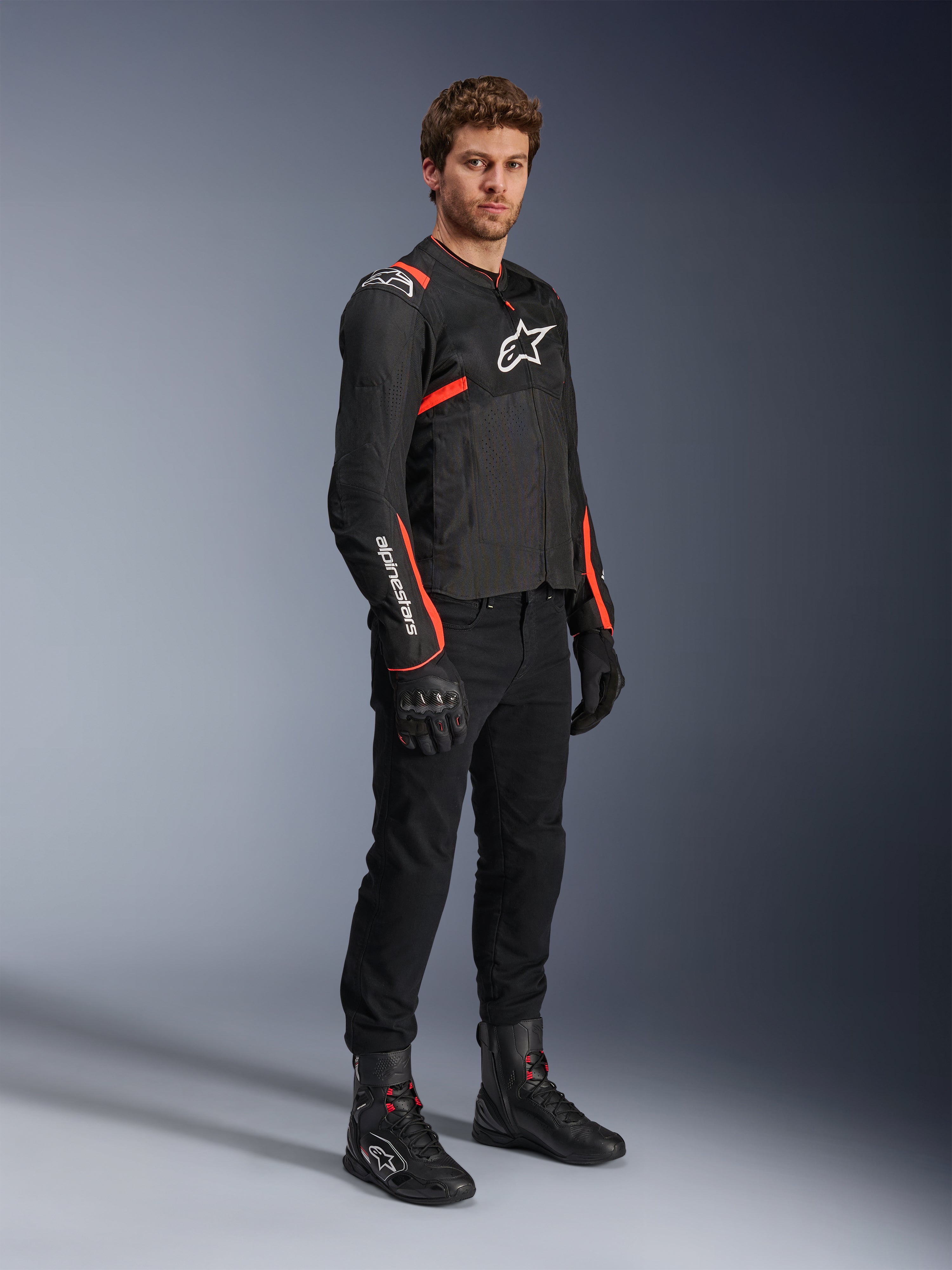 Chaqueta Alpinestars T-SPS Air V2, chaqueta de moto textil para hombre, negra y roja flúor con paneles de malla ventilada.