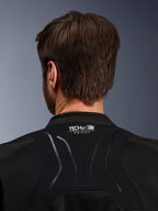 Alpinestars SMX Air Jacket, detalle de la zona posterior del cuello, textil negro con logotipo TECH-AIR READY en blanco, con construcción de malla ventilada y compatibilidad con sistema de airbag