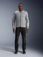 Alpinestars C-1 Air Jacket en Silver, chaqueta de moto textil urbana para hombre con paneles de malla ventilada, usada por un modelo con pantalones de moto negros y botas negras, estilo contemporáneo para trayectos urbanos