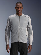 Alpinestars C-1 Air, chaqueta de moto urbana para hombre, plateada y gris, con amplios paneles de malla técnica para ventilación, certificación CE clase A con protecciones Nucleon Flex Plus, compatible con Tech-Air, diseño ligero y ventilado para ciudad.