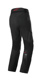 Pantalones Alpinestars AMT 7 Air, pantalones de moto para adventure touring, Black Dark Shadow, vista trasera con el logotipo rojo de Alpinestars en la cintura, con paneles de ventilación MATRYX y zonas elásticas para mayor flujo de aire y comodidad.