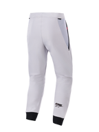 Alpinestars Aeroshell Airflow Pants, vista trasera, gris medio, pantalones técnicos de motociclismo de softshell, con paneles de malla negra en la cadera y puños elásticos, logotipo ASTARS negro en la parte inferior de la pierna, diseño deportivo ligero y ventilado