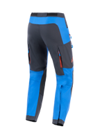 Alpinestars Maxdura Dual Pants, pantalones de motociclismo de aventura, azul real y gris oscuro, vista trasera con bolsillos de ventilación con cremallera y detalles rojos, paneles de asiento reforzados en gris, diseño multimaterial duradero para uso off-road