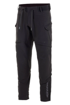Pantalones Alpinestars Juggernaut Waterproof, pantalones de moto, negros, construcción softshell con membrana impermeable, aberturas de ventilación en los muslos, bolsillos cargo con cremallera, cintura elástica con cordones y puños en los tobillos, equipamiento para conducción urbana