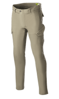 Alpinestars Caliber Slim Fit Tech Riding Pants, pantalones de moto, verde militar, silueta de ajuste delgado con bolsillos cargo estilo combate, tejido de denim Cordura elástico, pasadores para cinturón y diseño funcional para conducción urbana y en carretera