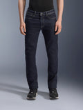 Alpinestars Copper V3 Denim Pants, jeans de moto urbanos para hombre, azul Rinse Blue, confección en denim de algodón elástico con corte regular y pernera recta, vista frontal en modelo.