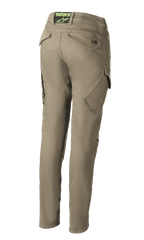Alpinestars Caliber Women's Tech Riding Denim, pantalones de moto para mujer en verde militar, vista posterior que muestra el diseño de combate de corte ajustado con bolsillos de carga angulados, logo Astars en la parte trasera de la cintura, tejido Cordura duradero.