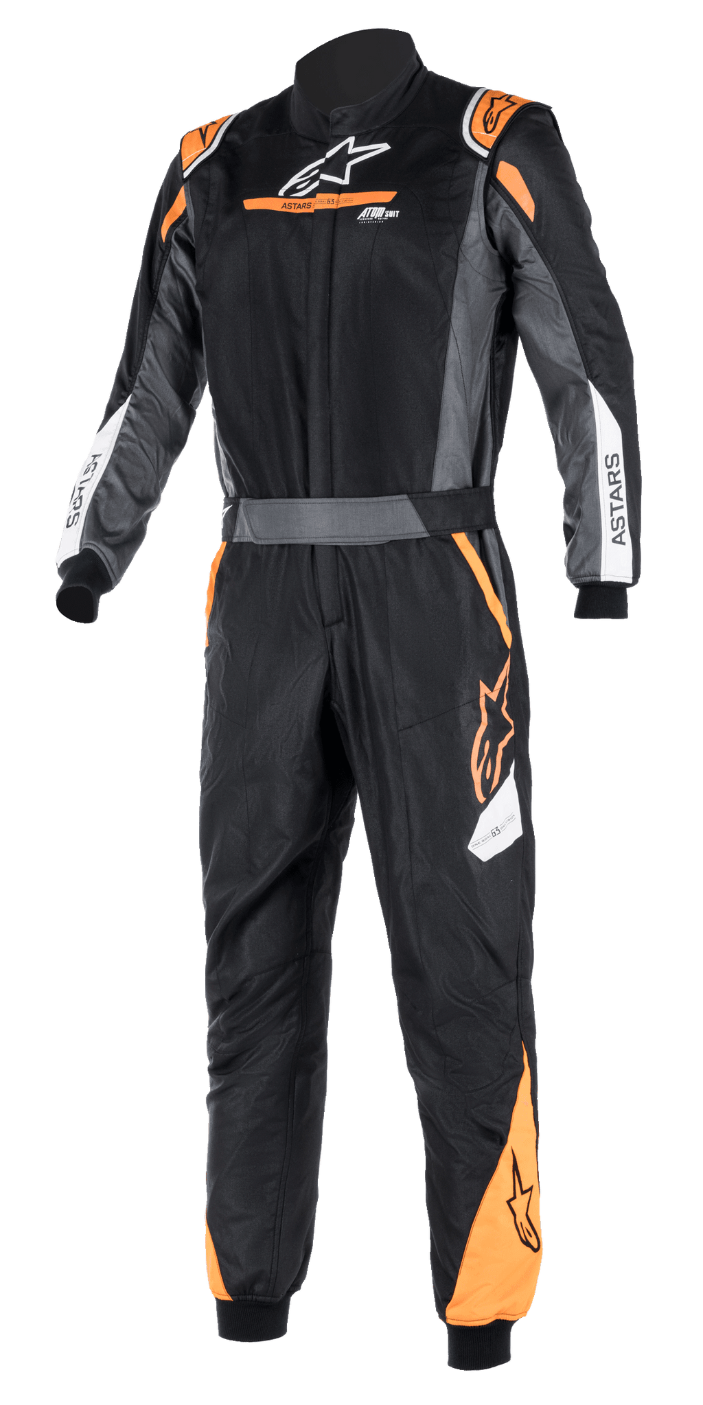 Alpinestars Atom FIA Graphic Suit, mono de carreras de una pieza certificado por la FIA, negro y antracita con detalles naranja flúor, cuello alto, marca ASTARS en las mangas, equipamiento profesional para automovilismo y competición en pista
