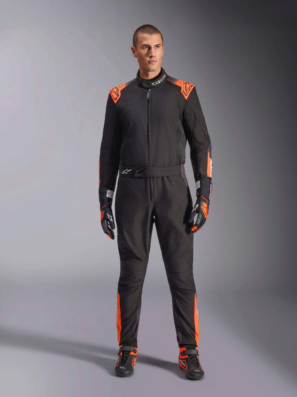 Alpinestars KMX-5 V3, traje de karting para hombre, negro y naranja flúor, certificado FIA 8877-2022, usado por un modelo