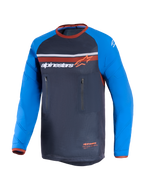 Alpinestars Maxdura Dual Jersey, gris oscuro y azul real, jersey de motociclismo dual-sport con torso de malla completa, mangas largas resistentes a la abrasión con patrones de refuerzo, detalles naranjas y bolsillos verticales dobles con cremallera en el pecho
