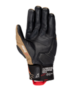 Guantes Alpinestars Belize V3 Drystar®, vista de la palma de un guante de moto de puño corto en negro y marrón Gobi, construcción de cuero con palma reforzada, detalles perforados y tirador rojo.
