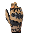Guantes Alpinestars Belize V3 Drystar, guantes de moto para aventura, marrón Gobi y negro, con protección de nudillos SP inyectada, diseño de puño corto, paneles de cuero perforado, detalles en naranja y marca Alpinestars en el puño