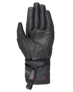 Guantes Alpinestars WT-3 Drystar® Insulated, guantes de moto negros, vista de la palma que muestra el refuerzo de cuero y la palma acolchada, puño de longitud media con la marca Alpinestars Exploration Equipment, puntas de los dedos compatibles con pantallas táctiles, protección duradera para turismo en cualquier clima.