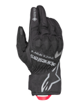 Alpinestars Crestone GORE-TEX Insulated Gloves, guantes de moto touring negros, dorso textil impermeable y transpirable, protección de nudillos integrada, logotipo y coordenadas Alpinestars en color plata, tirador de cinta roja
