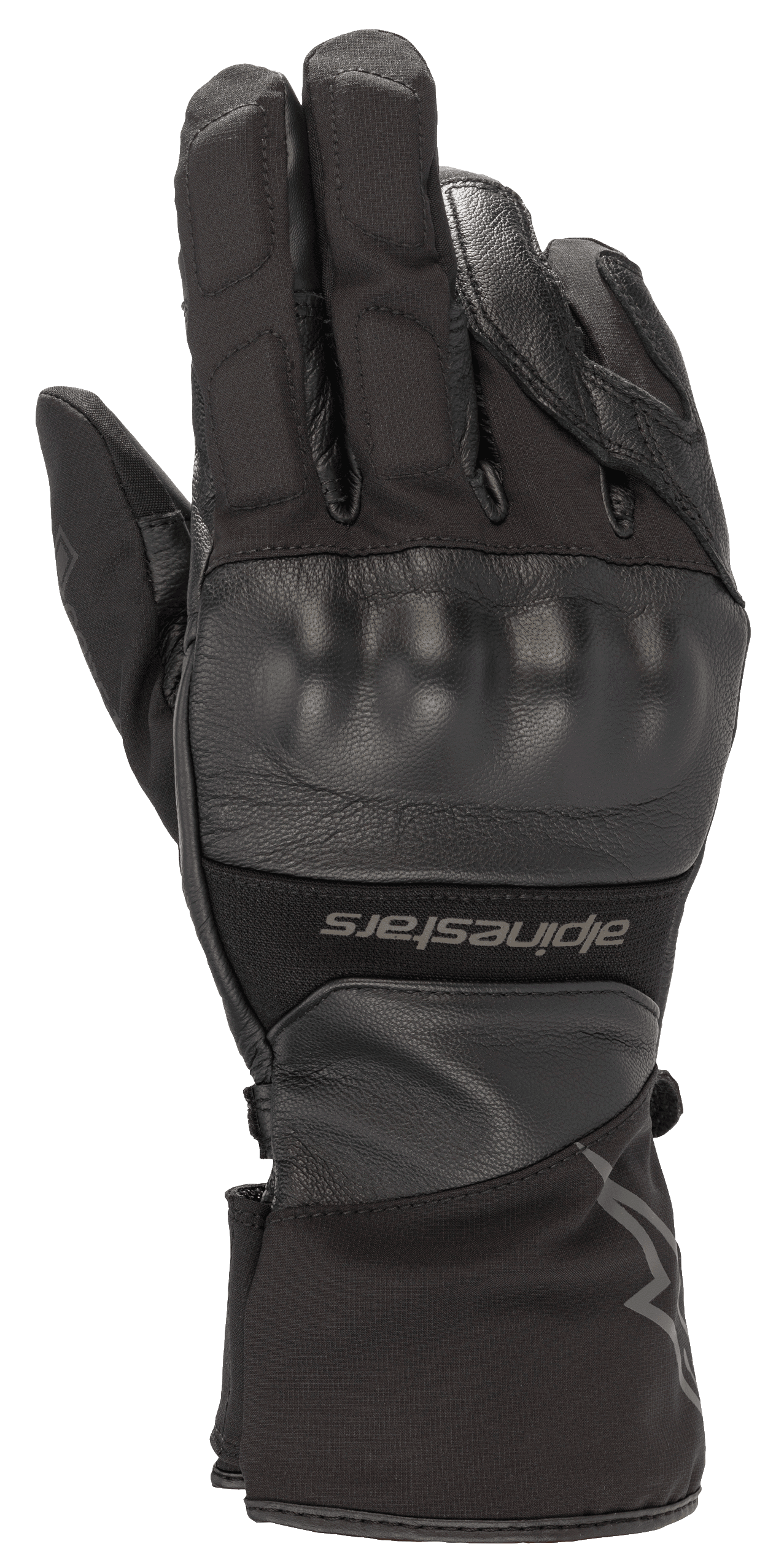 Alpinestars Range 2 In One GORE-TEX Glove With Goregrip Tech, guante de moto negro, vista del dorso con protector de nudillos moldeado, confección en cuero y tejido, puño largo con marca Alpinestars, equipamiento impermeable de touring de aventura