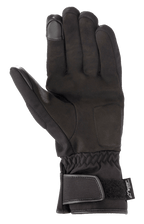 Alpinestars SR-3 V2 Drystar® Gloves, guantes de moto impermeables, negros, vista de la palma en cuero sintético, puño estilo guantelete con cierre de velcro y puntas de los dedos compatibles con pantallas táctiles