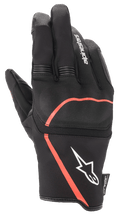 Guantes Alpinestars Syncro V2 Drystar®, guantes de moto urbanos, negros con detalles en rojo flúor, con protección flexible de nudillos, logotipo blanco de Alpinestars en el puño y paneles elásticos de acordeón en los dedos, diseño impermeable y transpirable.