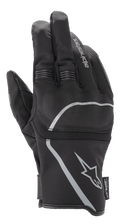Guantes Alpinestars Syncro V2 Drystar®, guantes urbanos para moto, negros y gris medio, vista posterior que destaca la construcción textil y la protección de nudillos viscoelástica, diseño impermeable y transpirable con detalles reflectantes.