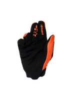 Guantes Alpinestars Youth & Kids Full Bore V2, guantes de motocross, naranja y negro, vista de la palma con ante sintético reforzado, impresiones de silicona en los dedos para el control de las palancas y logotipo de Alpinestars en el dedo índice.