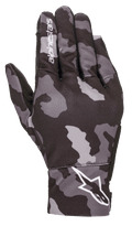 Guantes Alpinestars Youth Reef, guantes de moto urbanos, camuflaje gris y negro, vista del dorso con un patrón de camuflaje gris y logotipos Alpinestars blancos en la muñeca y el dedo índice, construcción ligera de tejido elástico