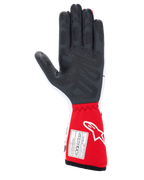 Guantes Alpinestars Tech-1 Race V4, guantes de automovilismo, blanco y rojo, vista de la palma con patrones de agarre de silicona negra texturizada y etiqueta de certificación FIA 8856-2018 en el puño largo rojo, equipamiento profesional para deportes de motor