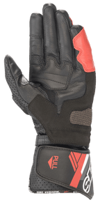 Guantes de cuero Alpinestars SP-8 V3, negro, blanco y rojo brillante, vista de la palma que muestra la construcción de cuero reforzado, inserciones de agarre acolchadas y un puño largo con cierre de velcro y la marca 'ONE VISION'