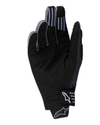 Guantes Alpinestars Techstar 2025, guantes de motocross, negros, vista de la palma que muestra material de ante sintético con detalles perforados, agarre de silicona en las puntas de los dedos y logotipo blanco de Alpinestars en el cierre de la muñeca.