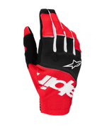 Guantes Alpinestars Techstar 2025, guantes de motocross, negro y rojo brillante con detalles blancos, con gran logotipo Alpinestars sublimado en el dorso y logo de estrella en los nudillos, tejido elástico duradero para carreras todoterreno