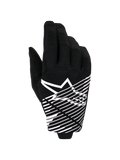 Guantes Alpinestars Radar Pro 2026, guantes de motocross, negro y blanco, con logotipo de estrella blanca y gráfico de líneas diagonales en el dorso, material de malla transpirable con detalles perforados, estilo todoterreno de alto rendimiento